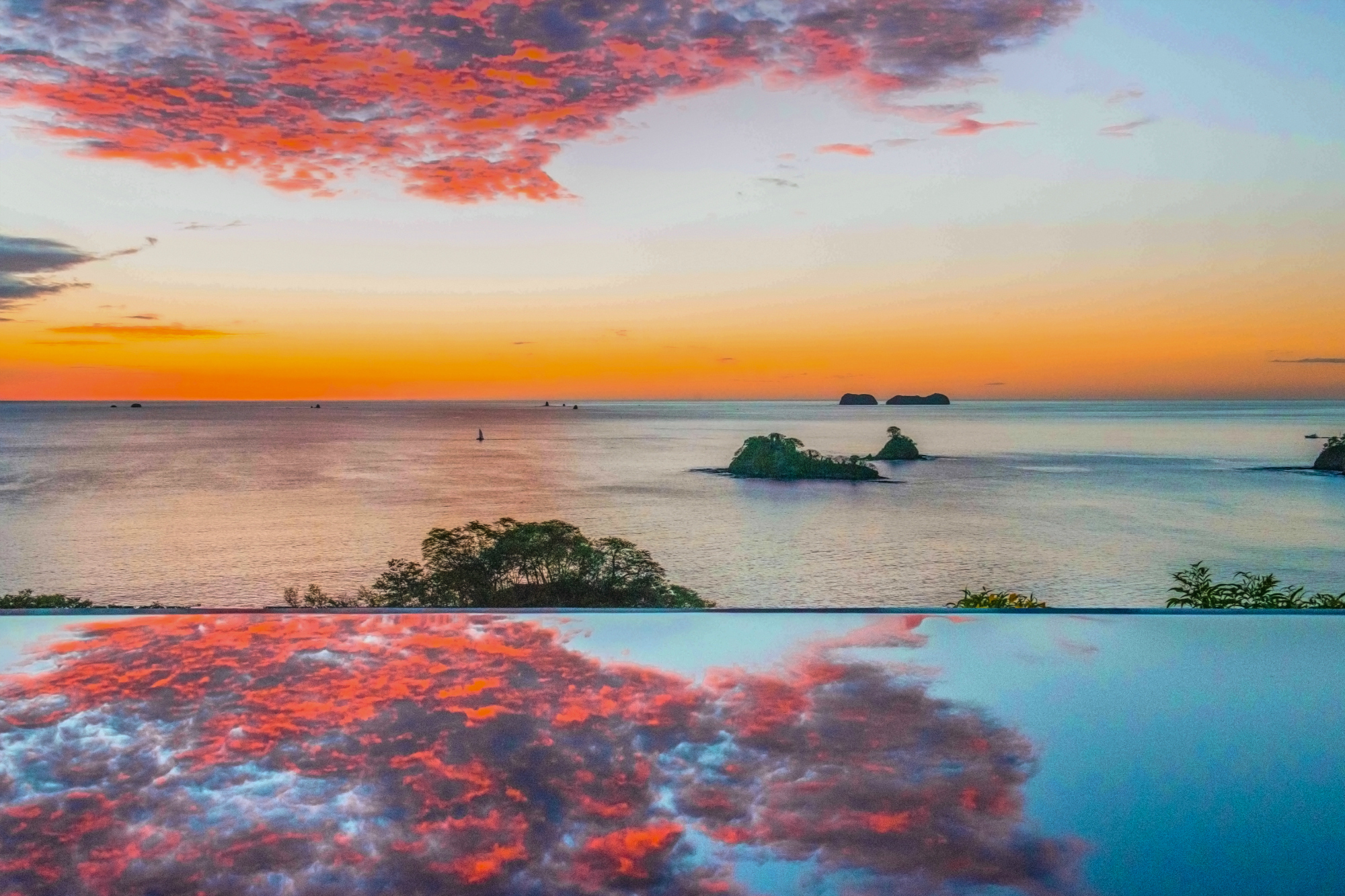 Casa Chameleon Las Catalinas Infinity pool at sunset