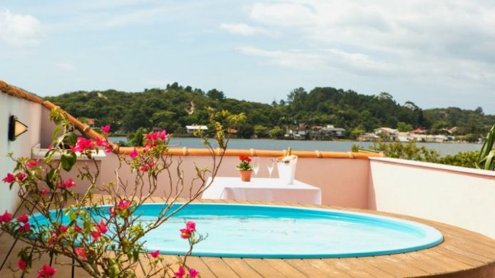 Hotel Boutique Quinta das Videiras terrace with hot tub