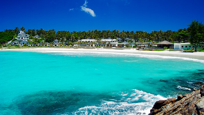 white sandy beach and turquoise water