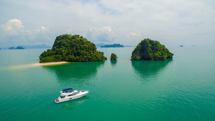 islands and boat