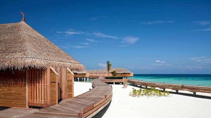 Constance Moofushi, Maldives