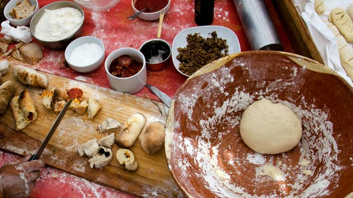 Overview of Convento do Espinheiro's bread making class