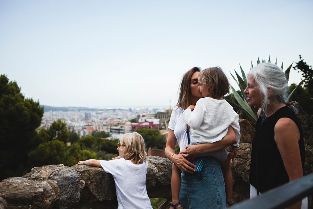 Amanda Blakley with her kids in Barcelona