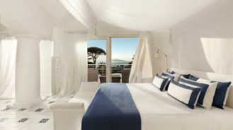 Gwyneth Paltrow vacations Capri