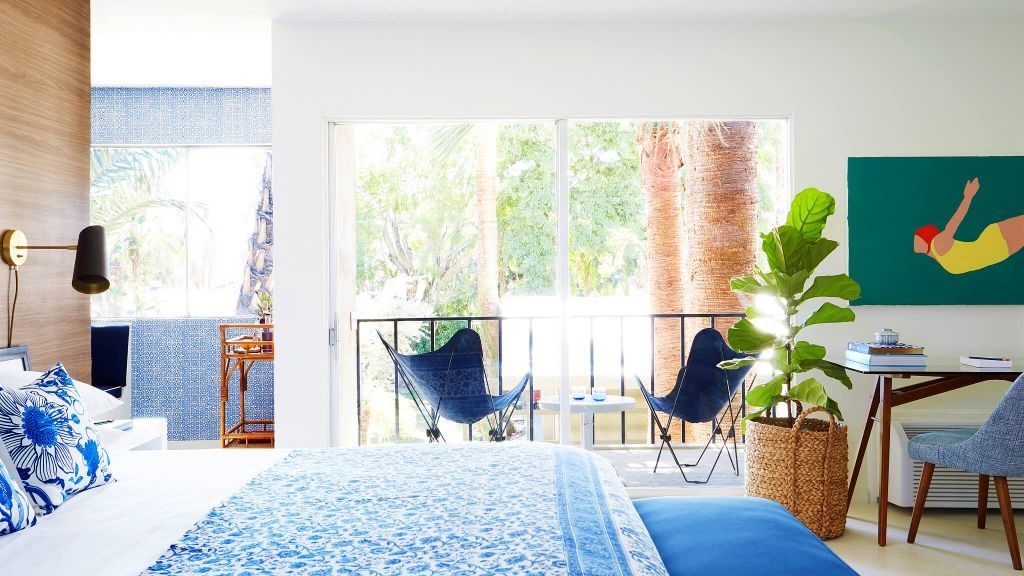 Holiday House in Palm Springs room and balcony