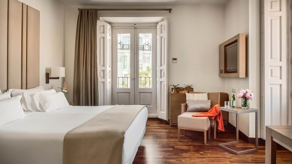 NH Collection Madrid Palacio de Tepa: room with French balcony