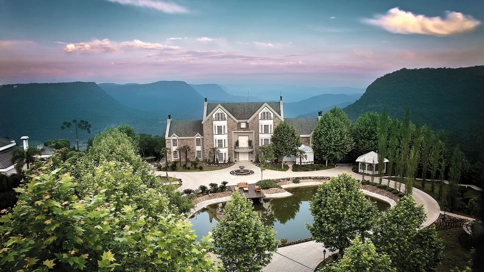 Saint Andrew Gramado's magnificent Scottish lodge.