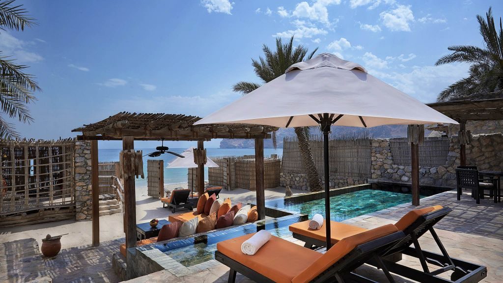 Paraglide to Six Senses Zighy Bay