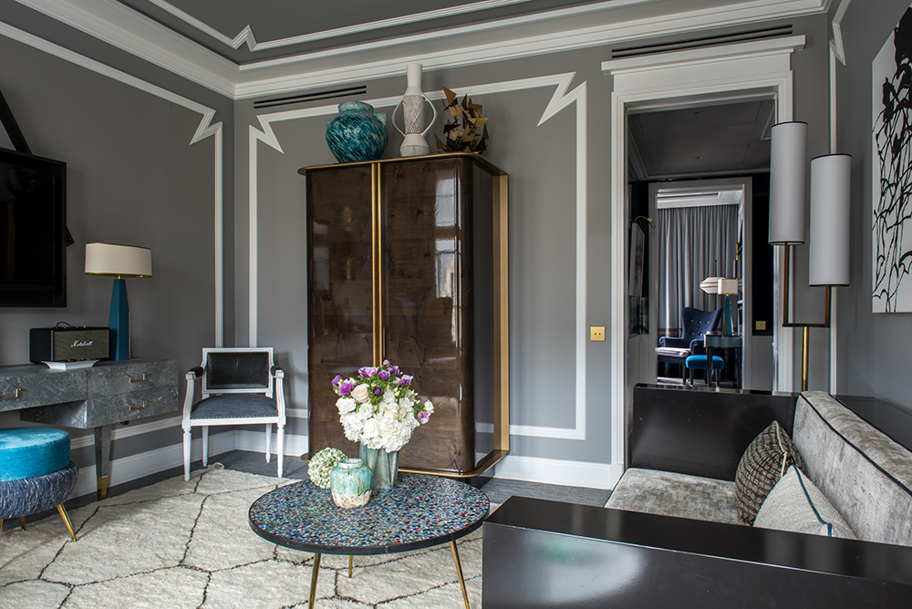 Deluxe Suite with lacquered wardrobe at the Nolinski Paris