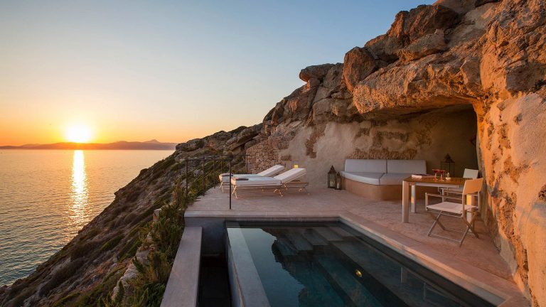 Sunset from the cliffside plunge pool at Cap Rocat