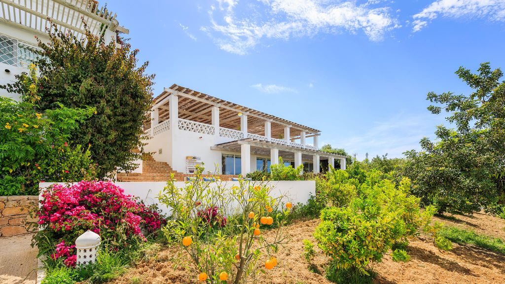 Garden in front of Vila Monte Farm House