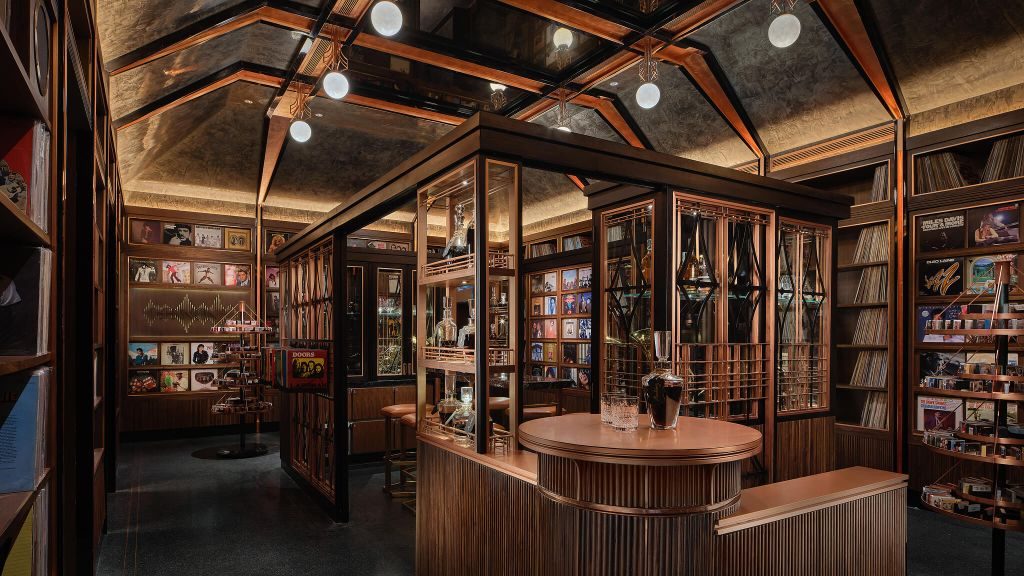 Rosewood Bangkok Lennon's