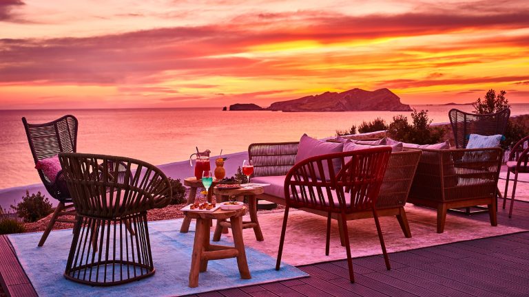 Best Places to Host a Reunion