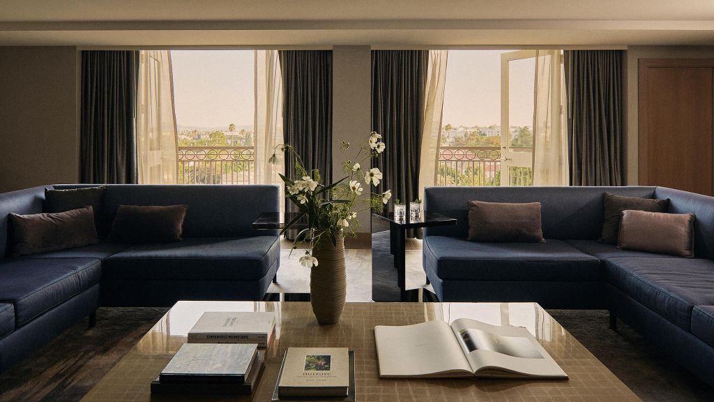 L'Ermitage Beverly Hills penthouse suite living area