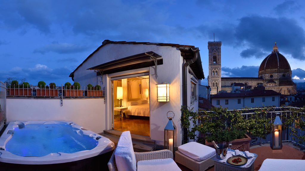 Brunelleschi Hotel jacuzzi suite terrace