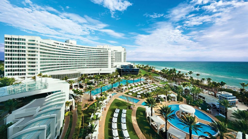 best hotel beach clubs- Fontainebleau Miami Beach