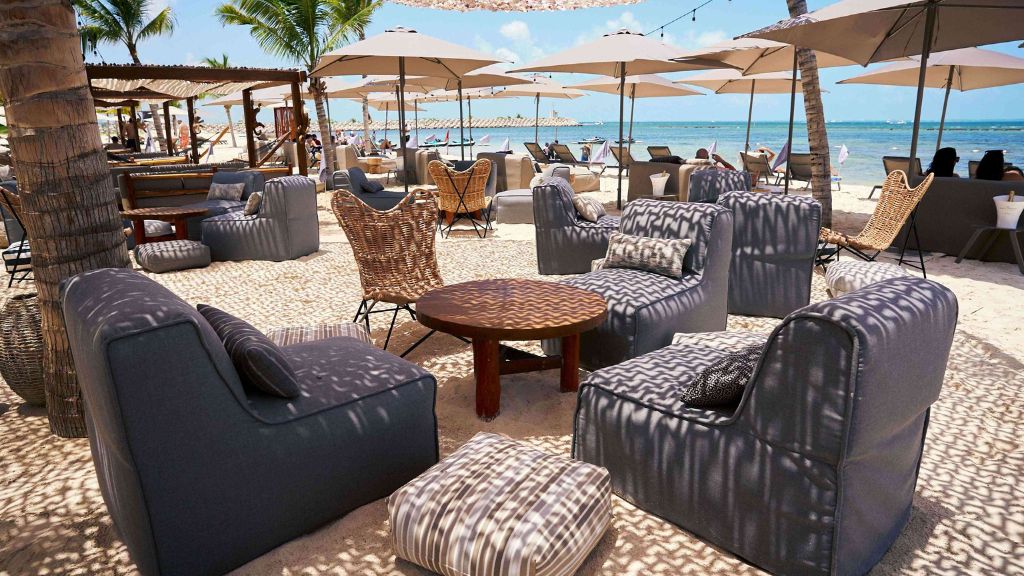 best hotel beach clubs- SLS Cancun
