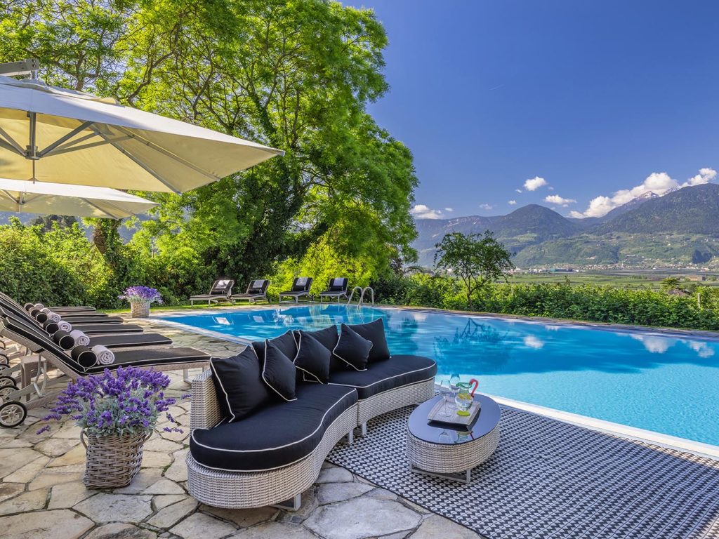 adults only hotels - Villa Eden - The Private Retreat outdoor pool, loungers and couches with mountains and blue sky behind