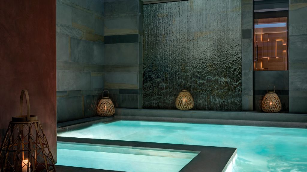 hotels with cold plunges - Hotel de la Ville hot and cold pools