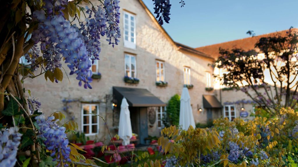 best romantic getaways - A Quinta da Augua Facade and Garden