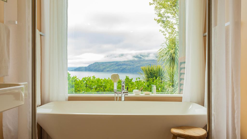 solo travel - Rosewood Matakauri Lodge, New Zealand