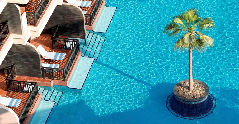 Hotels with swim-up rooms - COVER