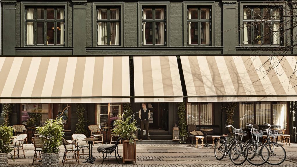 hotels for TV characters - Chef Carmen Carmy Berzatto (The Bear) - Hotel Sanders