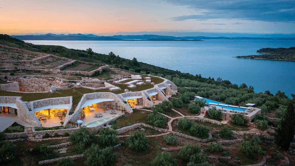 hotels for TV characters - Where TV's Iconic Characters Would Stay - Villa Nai 3.3