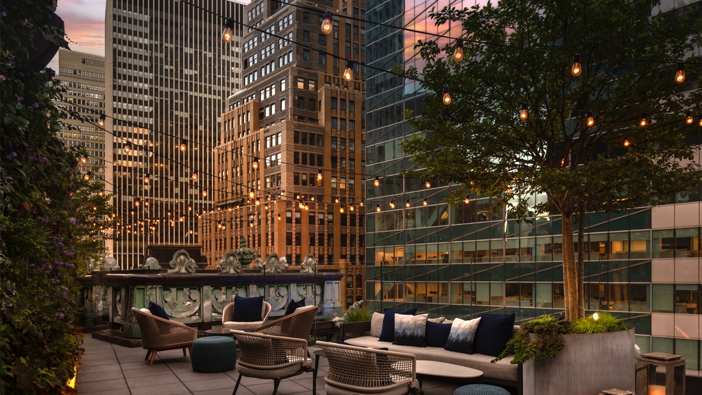 Best Hotel Bars in NYC - The Knickerbocker Hotel - St. Cloud Rooftop