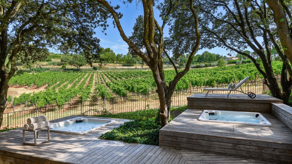 Best hotels in the South of France - Coquillade Provence - Gargas - two jacuzzis overlooking the hotel’s vineyard