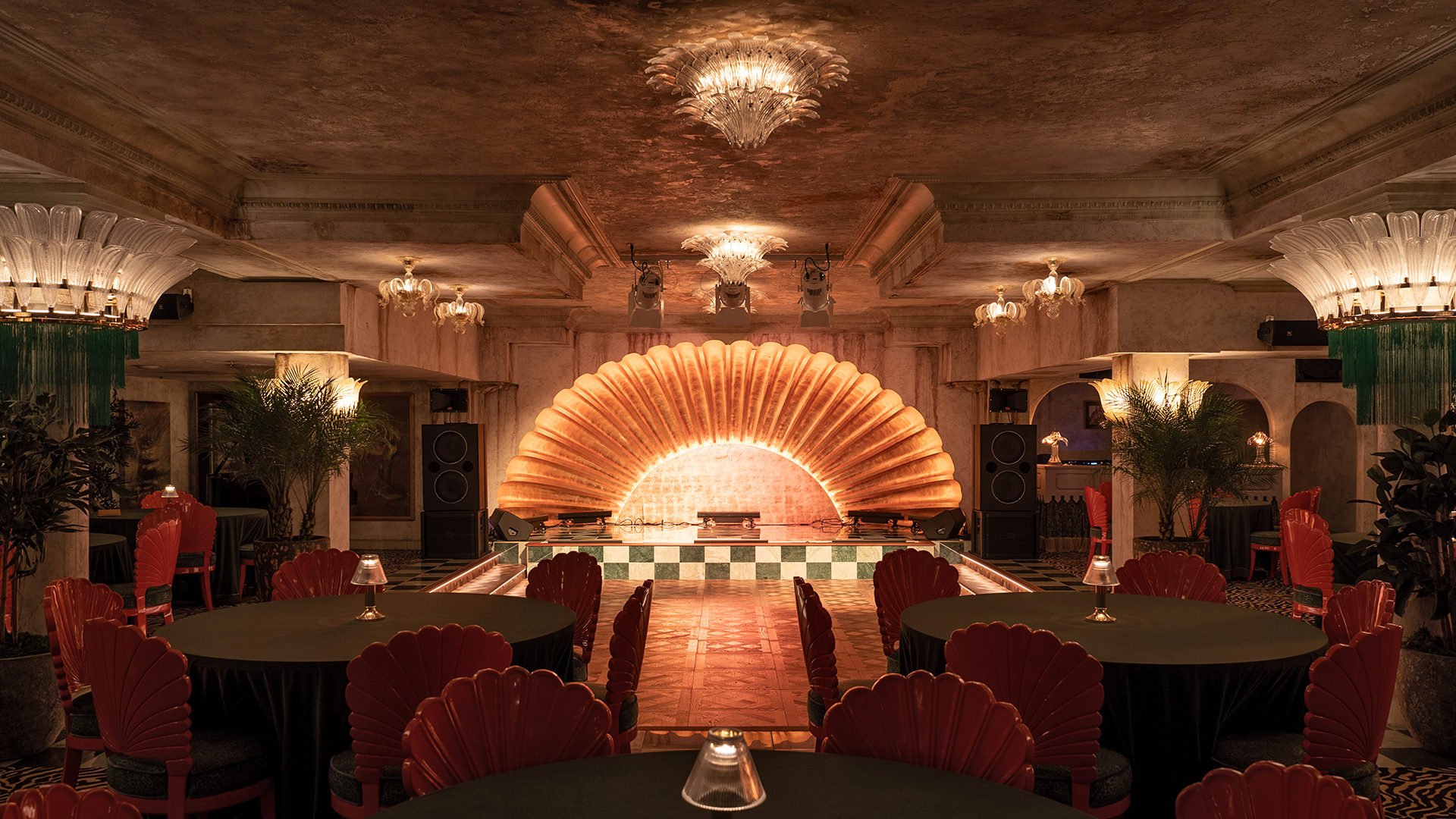 12 Captivating Hotels to Match 12 Captivating Hotels to Match