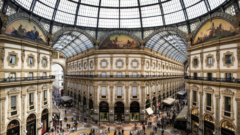 Luxury hotels in Milan - Galleria Vik Milano – Townhouse Galleria - Centro Storico - Exterior of the hotel in the heart of the Galleria Vittorio Emanuele II shopping arcade