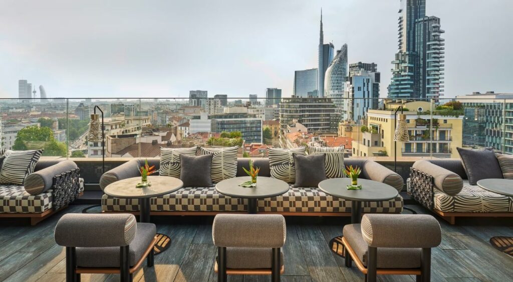 Luxury hotel in Milan - ME Milan II Duca - Centro Storico - Table at Radio Rooftop Restaurant overlooking Milan's business district