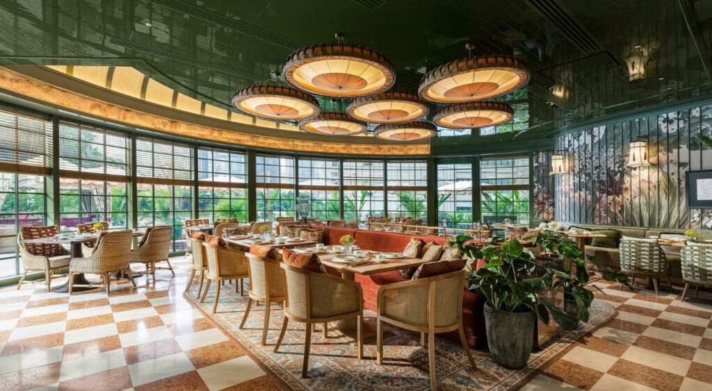 Hotels With Restaurants - Island Shangri-La, Hong Kong - Hong Kong, China