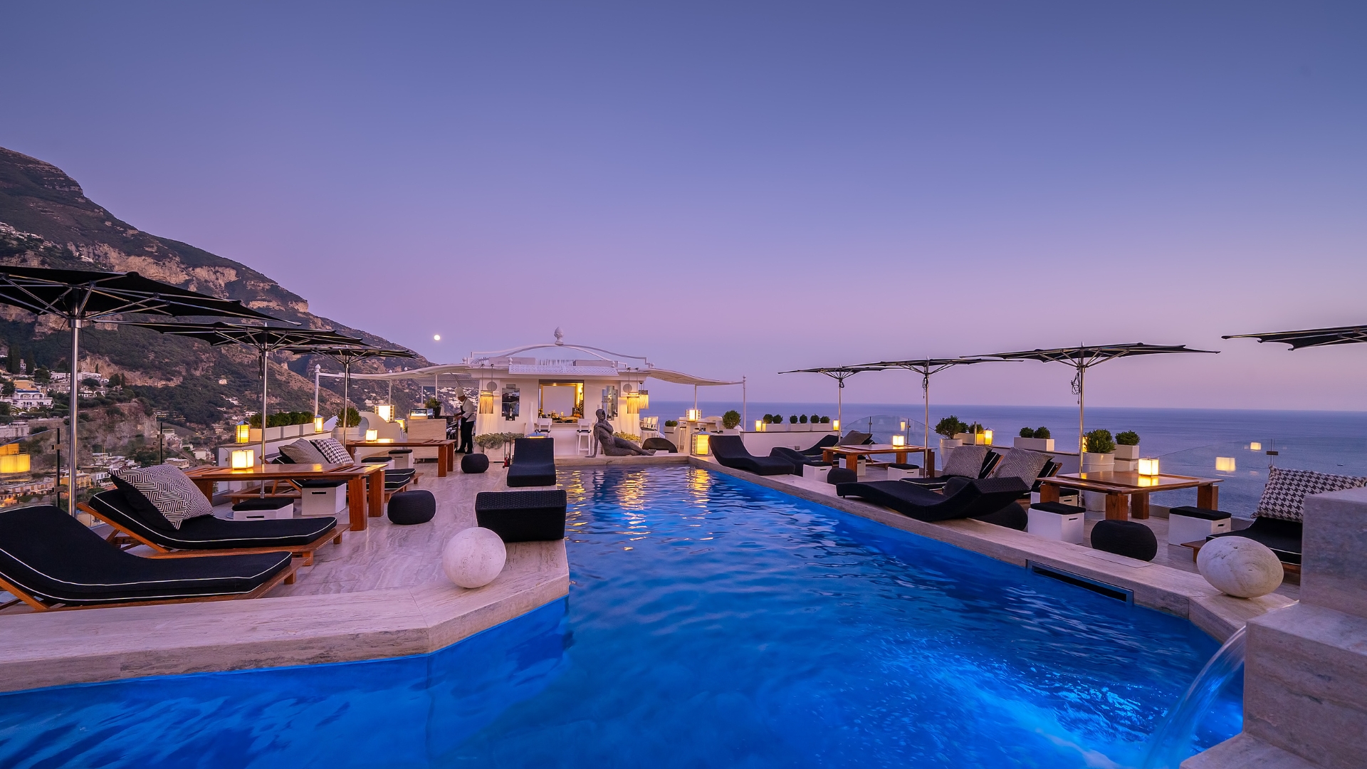 10 Spectacular Hotel Rooftop Bars