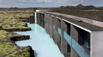 Exclusive experiences - The Retreat at Blue Lagoon - Grindavík, Iceland - Hotel balconies overlooking a lagoon