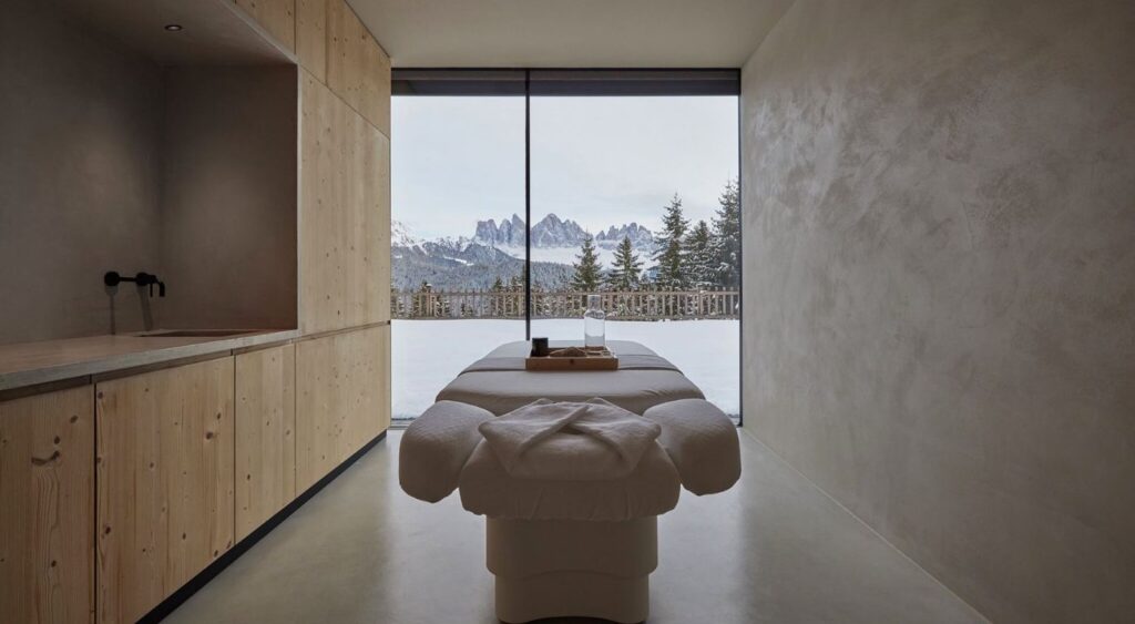 Exclusive experiences - FORESTIS - Dolomites, Italy - Massage table with views of the mountains and snow outside