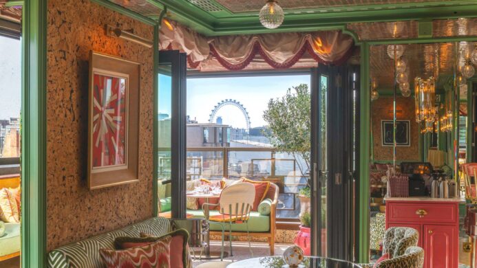 Luxury hotels in London - Soho - Broadwick Soho - Colorful hotel room with a view of the London Eye