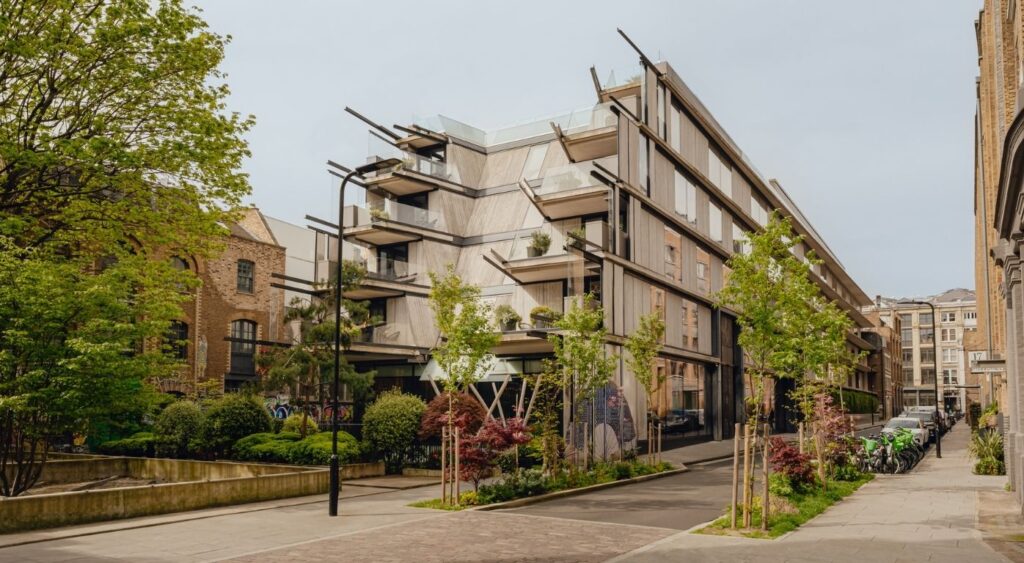 Luxury hotels in London - Shoreditch - Aethos London Shoreditch - Steel and glass hotel surrounded by greenery